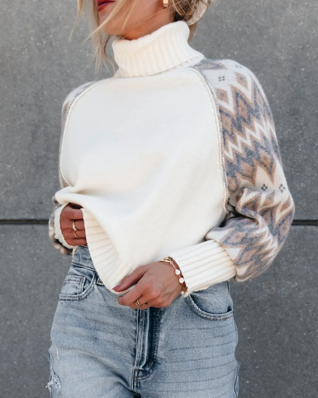 Color Block Sleeve Turtleneck Sweater - Cream