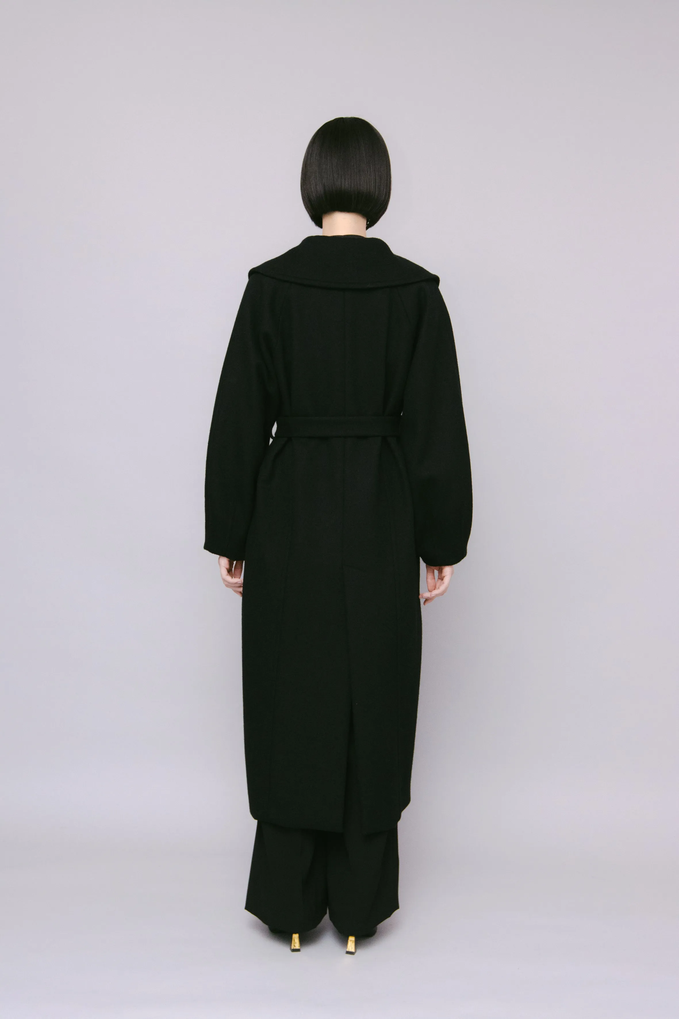 Curvy wool coat (Black)