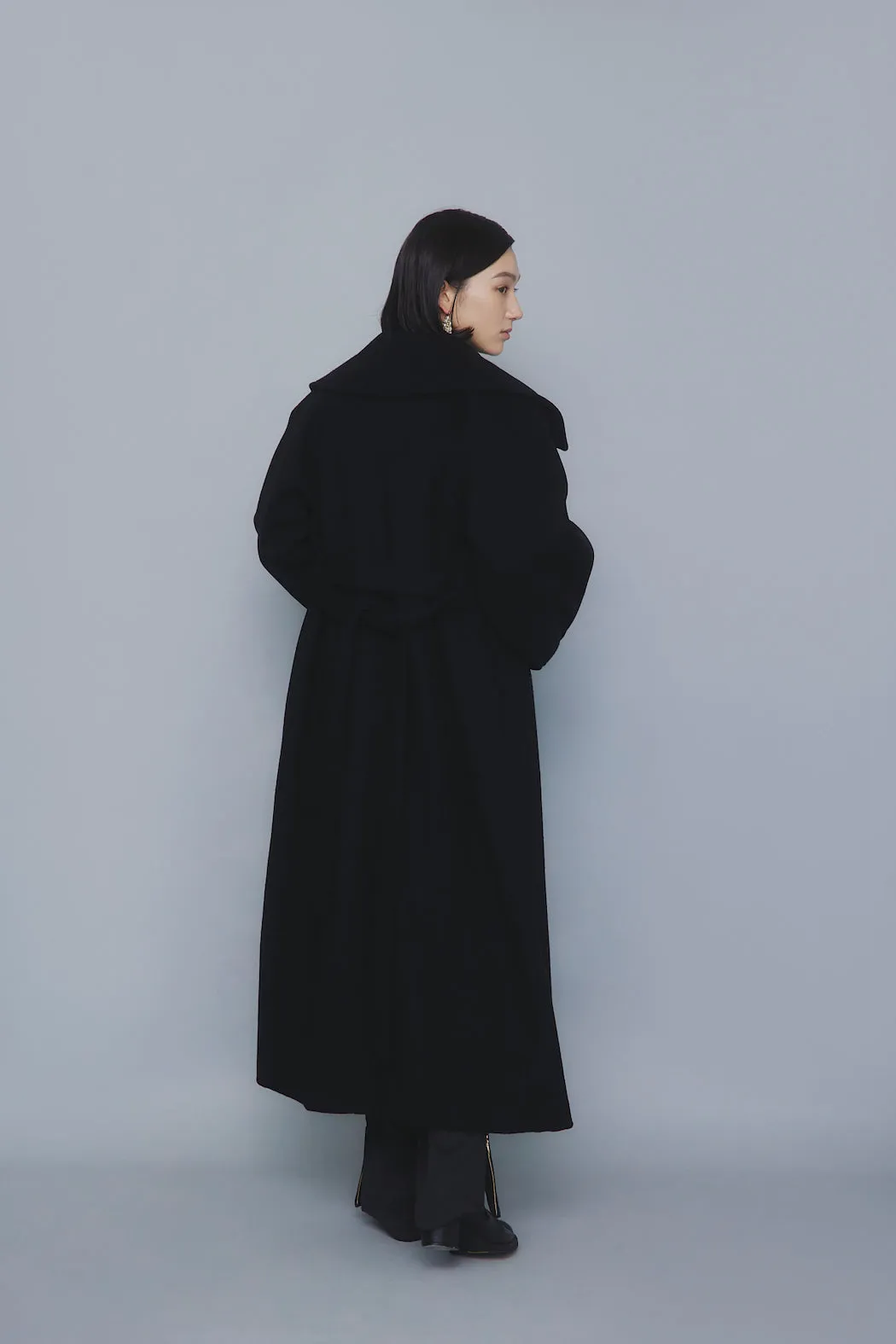 Curvy wool coat (Black)