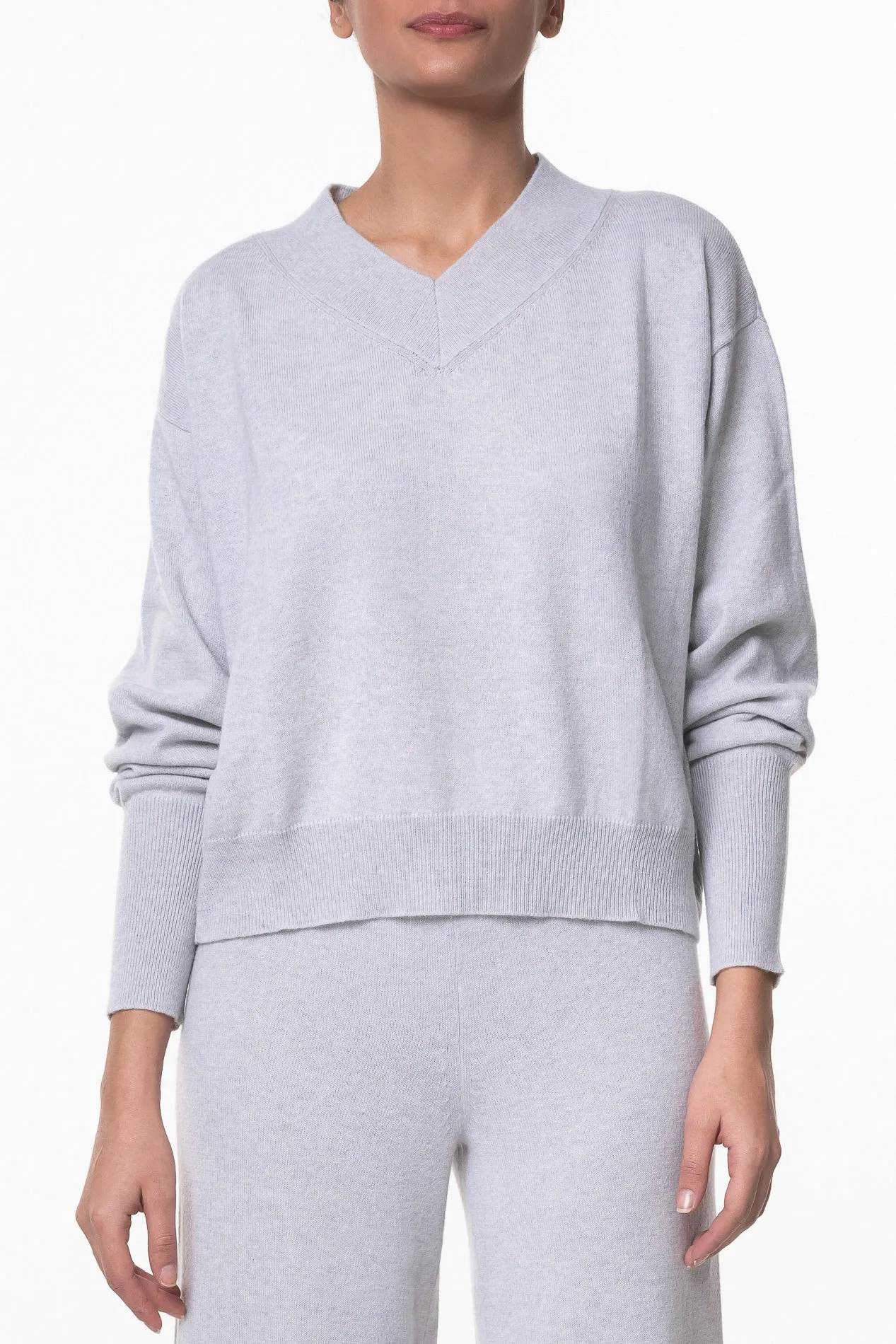 Huda V-Neck Cashmere Sweater In Pumice