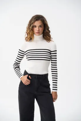 Milk turtleneck sweater with a black stripe