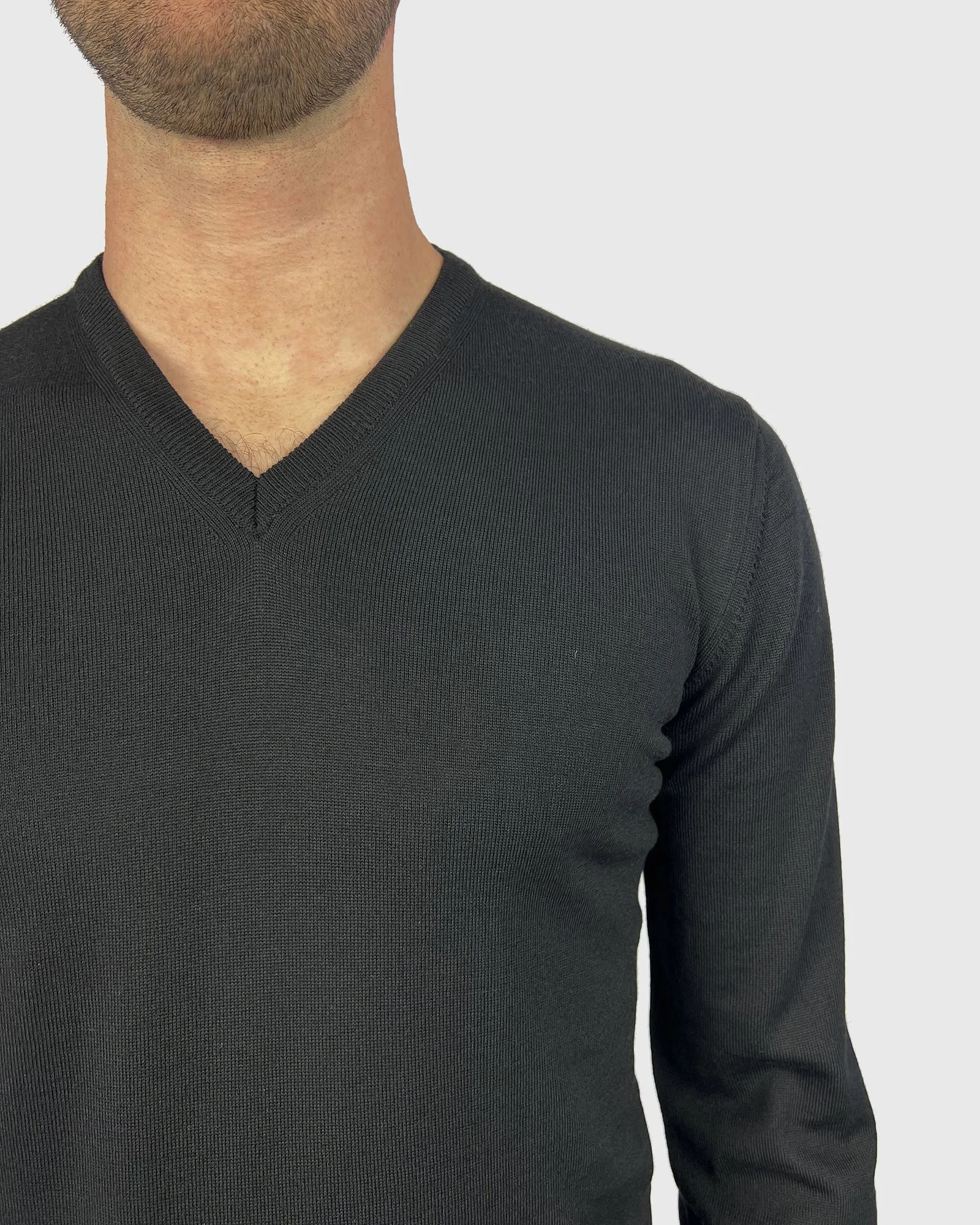 VISCONTI W23V BLACK WOOL V-NECK SWEATER